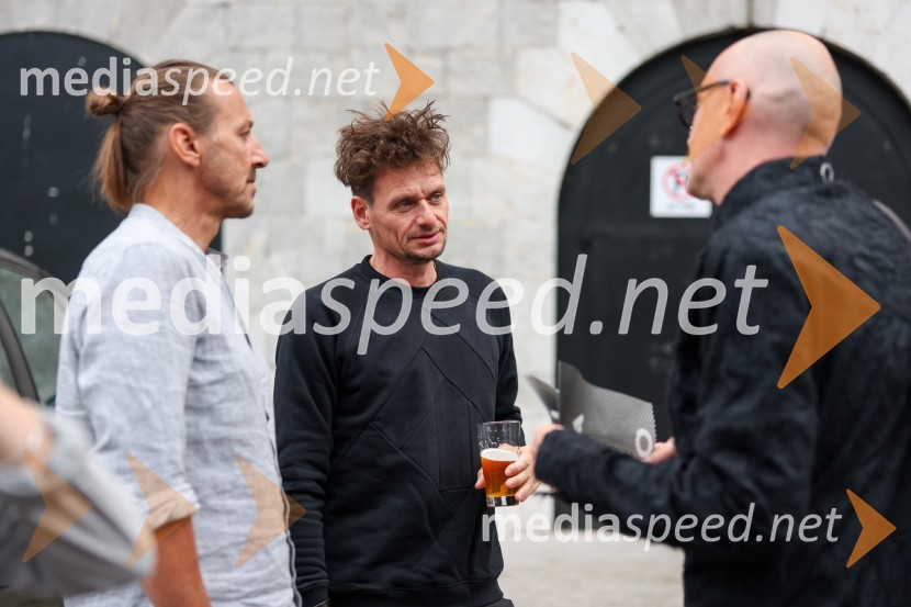  ... ;  Primož Bezjak, igralec, plesalec;  Goran Injac, umetniški vodja, Slovensko mladinsko gledališčeDrugačna sezona, predstavitev sezone 2022/23, Slovensko mladinsko gledališče Ljubljana