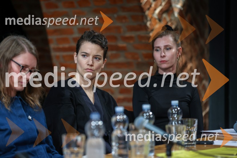  Urška Brodar, dramaturginja, Slovensko mladinsko gledališče;  Tjaša Črnigoj, režiserka;  Alja Lobnik, direktorica, Zavod MaskaDrugačna sezona, predstavitev sezone 2022/23, Slovensko mladinsko gledališče Ljubljana