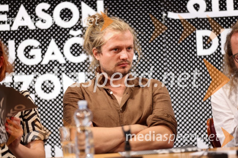  Žiga  Divjak, režiserDrugačna sezona, predstavitev sezone 2022/23, Slovensko mladinsko gledališče Ljubljana