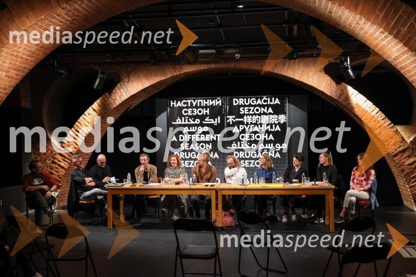  Milan Ramšak Marković, dramaturg;  Tibor Mihelič Syed, direktor, Slovensko mladinsko gledališče;  Goran Injac, umetniški vodja, Slovensko mladinsko gledališče;  Boštjan Narat, pisatelj, glasbenik;  Nina  Ramšak Marković, režiserka;  Žiga  Divjak, režiser;  Sebastijan  Horvat, režiser;  Urška Brodar, dramaturginja, Slovensko mladinsko gledališče;  Tjaša Črnigoj, režiserka;  Alja Lobnik, direktorica, Zavod Maska;  Simona Semenič, dramatičarkaDrugačna sezona, predstavitev sezone 2022/23, Slovensko mladinsko gledališče Ljubljana