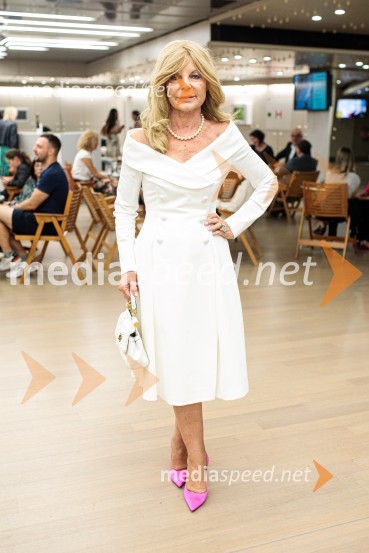  Darja Kuhar Kotnik, soustanoviteljica in podpredsednica Društva za zdravje narodaNoche española, koncert Plácida Dominga, Festival Ljubljana 2022