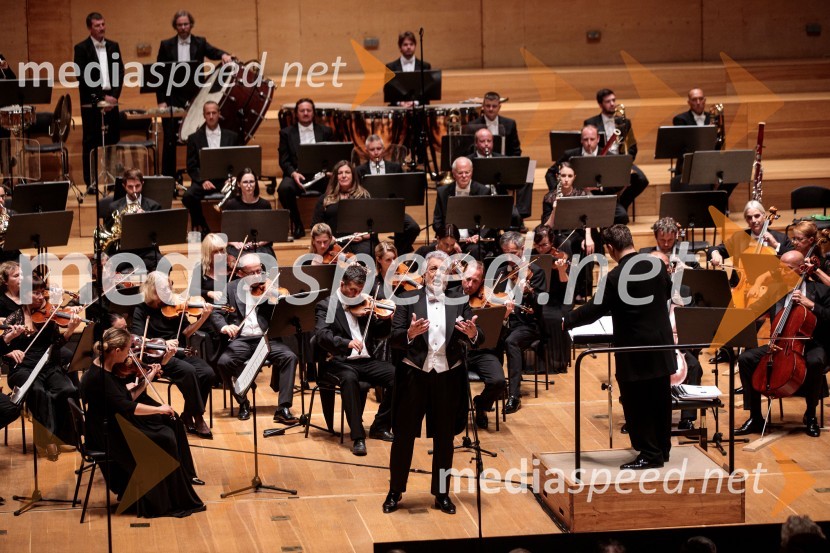  Plácido Domingo, tenorist;  Jordi Bernácer, dirigentNoche española, koncert Plácida Dominga, Festival Ljubljana 2022