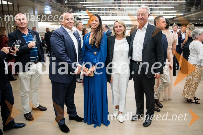  Joc Pečečnik, poslovnež;  Maruša Pečečnik;  ... ;  ... Noche española, koncert Plácida Dominga, Festival Ljubljana 2022
