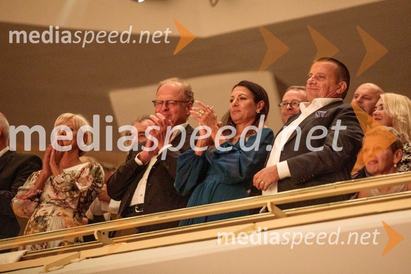  Sonja Poljanšek Škrabec, lastnica Welness centra Sunny;  Janez  Škrabec, direktor Riko d.o.o.;  Maruša Pečečnik;  Joc Pečečnik, poslovnežNoche española, koncert Plácida Dominga, Festival Ljubljana 2022