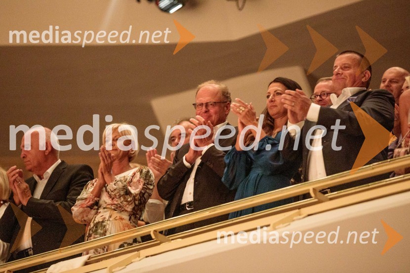  ... ;  Sonja Poljanšek Škrabec, lastnica Welness centra Sunny;  Janez  Škrabec, direktor Riko d.o.o.;  Maruša Pečečnik;  Joc Pečečnik, poslovnežNoche española, koncert Plácida Dominga, Festival Ljubljana 2022