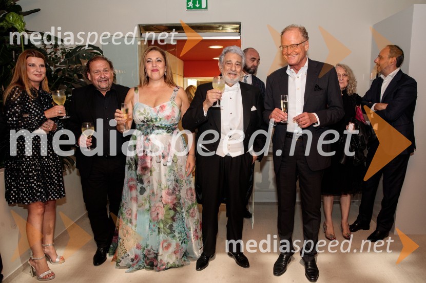  Janja Lamberger;  Darko  Brlek, direktor in umetniški vodja, Festival Ljubljana;  María José Siri, sopran;  Plácido Domingo, tenorist;  Janez  Škrabec, direktor Riko d.o.o.Noche española, koncert Plácida Dominga, Festival Ljubljana 2022