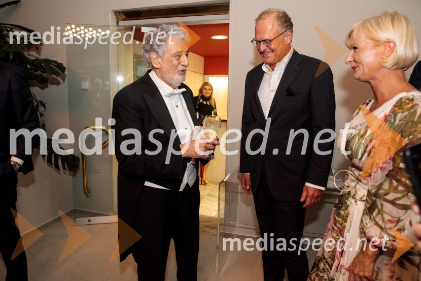  Plácido Domingo, tenorist;  Janez  Škrabec, direktor Riko d.o.o.;  Sonja Poljanšek Škrabec, lastnica Welness centra SunnyNoche española, koncert Plácida Dominga, Festival Ljubljana 2022