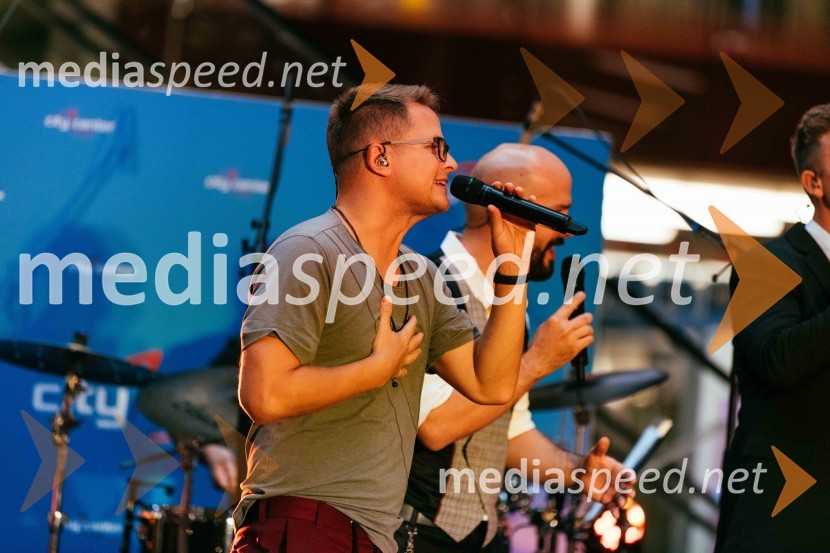  Tomaž Krt, Skupina KvatropirciSlovo od poletja 2022 s Kvatropirci in bandom v Citycentru Celje