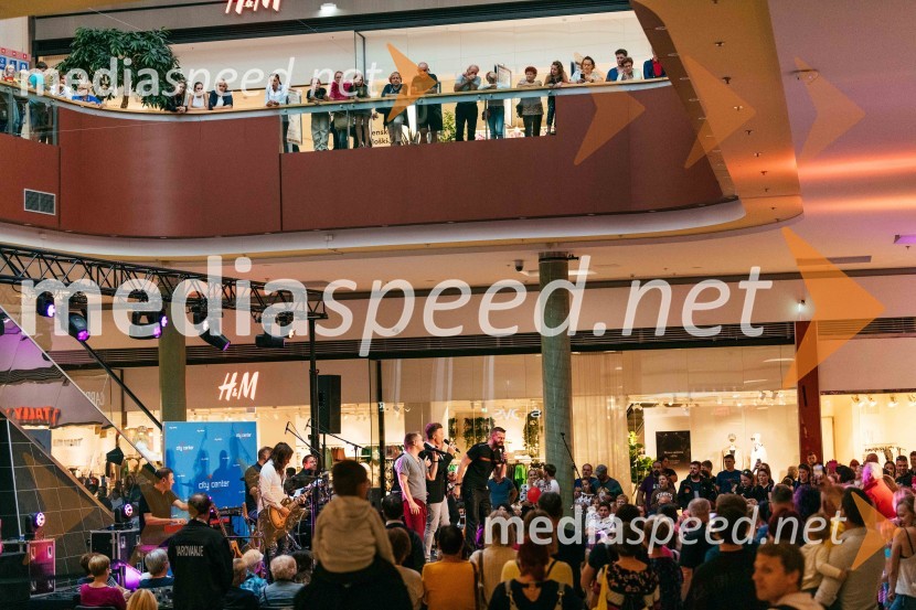 Slovo od poletja 2022 s Kvatropirci in bandom v Citycentru Celje