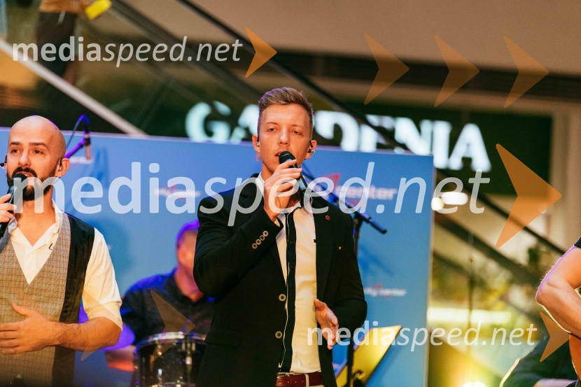  Matej Kocen, Skupina Kvatropirci;  Albin Jordan, skupina KvatropirciSlovo od poletja 2022 s Kvatropirci in bandom v Citycentru Celje