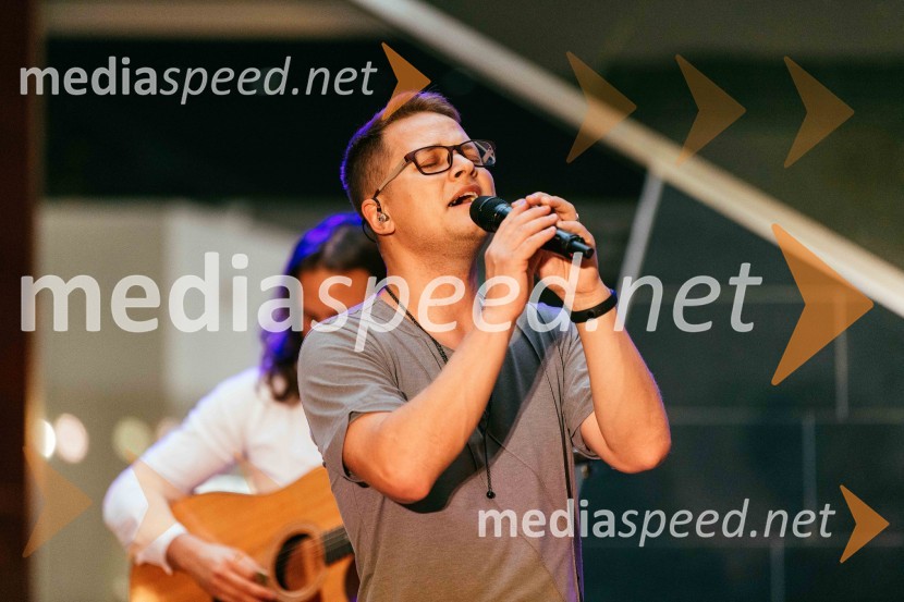  Tomaž Krt, Skupina KvatropirciSlovo od poletja 2022 s Kvatropirci in bandom v Citycentru Celje