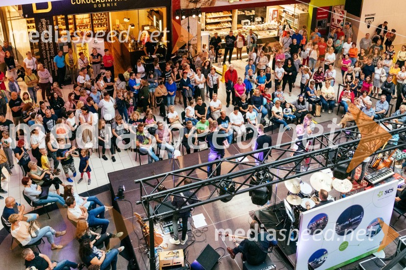 Slovo od poletja 2022 s Kvatropirci in bandom v Citycentru Celje