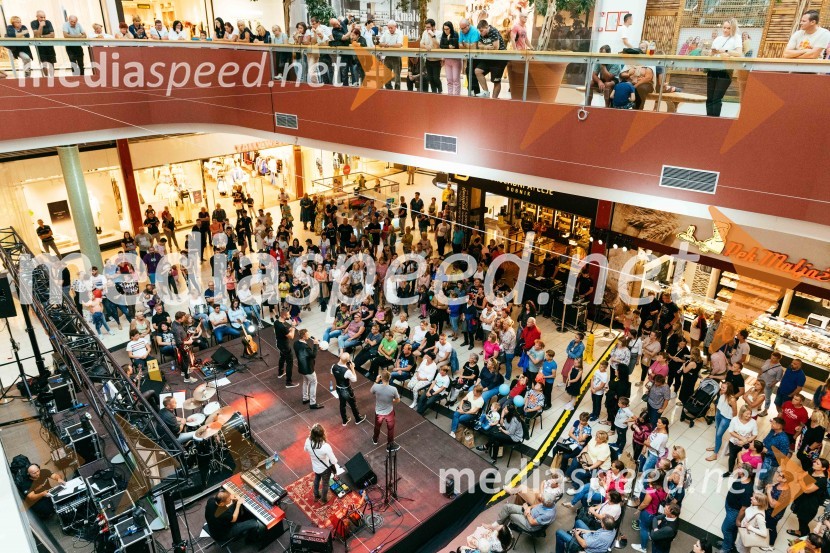 Slovo od poletja 2022 s Kvatropirci in bandom v Citycentru Celje