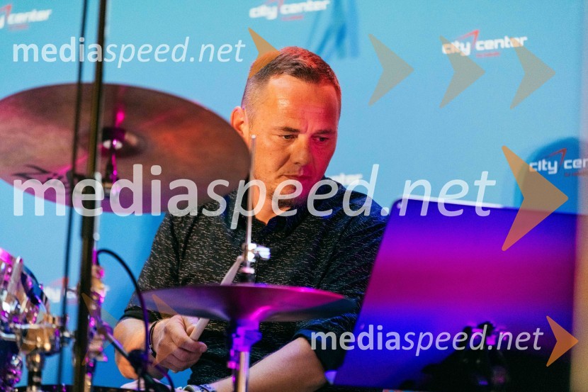 Slovo od poletja 2022 s Kvatropirci in bandom v Citycentru Celje