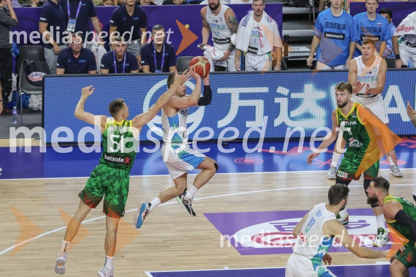 ... ;  Luka Rupnik, košarkar;  ... ;  Mike Tobey, košarkar;  ... Slovenci za uvod v evropsko prvenstvo slavili proti močni Litvi