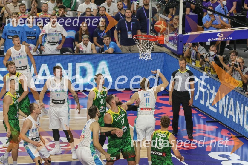  Jaka Blažič, košarkarSlovenci za uvod v evropsko prvenstvo slavili proti močni Litvi
