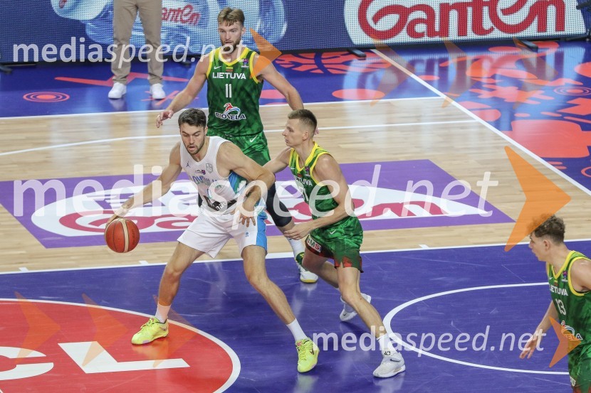  Mike Tobey, košarkar;  ... ;  ... Slovenci za uvod v evropsko prvenstvo slavili proti močni Litvi