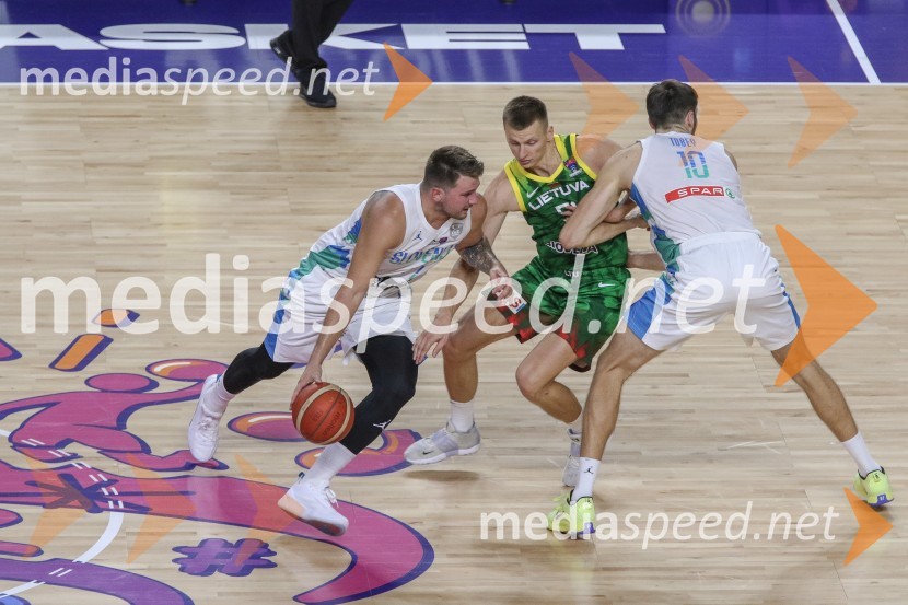 Luka  Dončić, košarkar;  ... ;  Mike Tobey, košarkarSlovenci za uvod v evropsko prvenstvo slavili proti močni Litvi