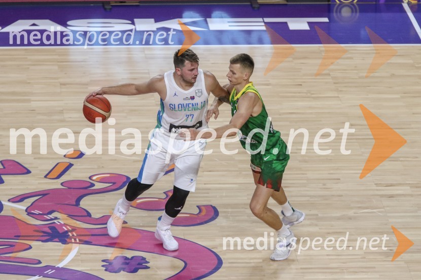  Luka  Dončić, košarkar;  ... Slovenci za uvod v evropsko prvenstvo slavili proti močni Litvi