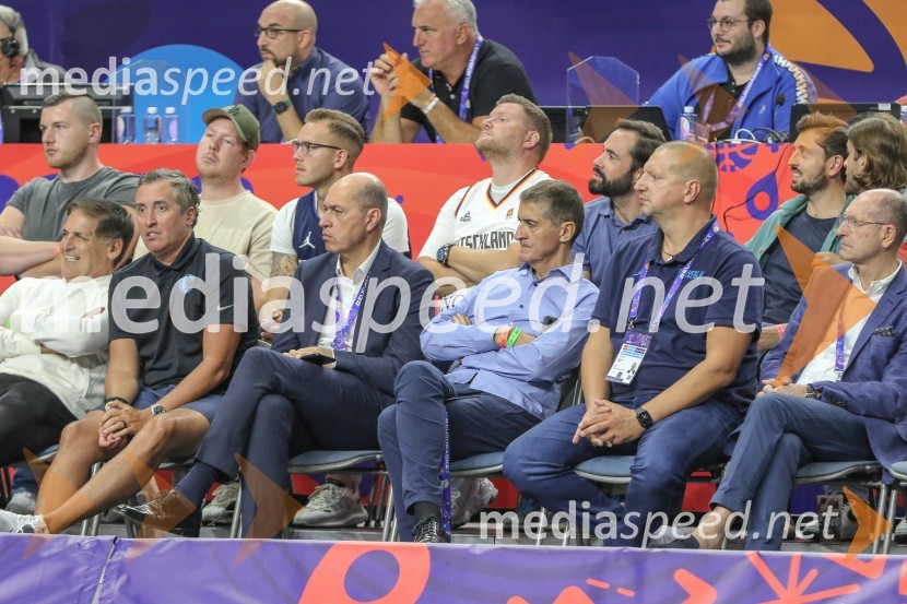  ... ;  ... ;  ... ;  ... ;  Matej Erjavec, predsednik, Košarkarska Zveza Slovenije;  ... Slovenci za uvod v evropsko prvenstvo slavili proti močni Litvi