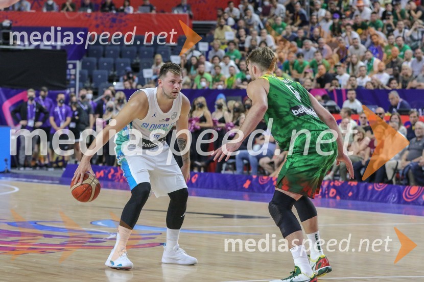  Luka  Dončić, košarkar;  ... Slovenci za uvod v evropsko prvenstvo slavili proti močni Litvi