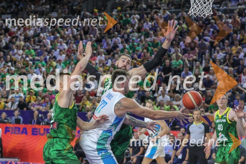  ... ;  Luka  Dončić, košarkar;  ... Slovenci za uvod v evropsko prvenstvo slavili proti močni Litvi