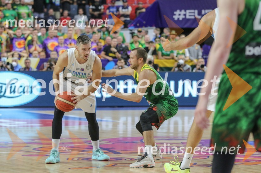  Goran Dragić, košarkar;  ... Slovenci za uvod v evropsko prvenstvo slavili proti močni Litvi