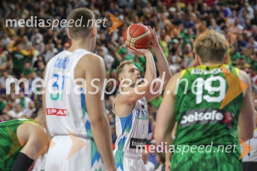  Vlatko Čančar, košarkar;  Jaka Blažič, košarkar;  ... Slovenci za uvod v evropsko prvenstvo slavili proti močni Litvi