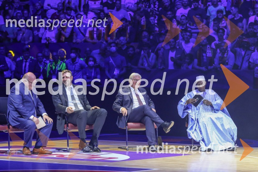  ... ;  Dirk Nowitzki, nekdanji košarkaš;  ... ;  ... Slovenci za uvod v evropsko prvenstvo slavili proti močni Litvi