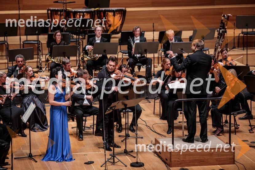  Lana Trotovšek, violinistka;  Maxim Rysanov, violist;  Vasiily Petrenko, dirigentLondonski kraljevi filharmonični orkester, Festival Ljubljana 2022