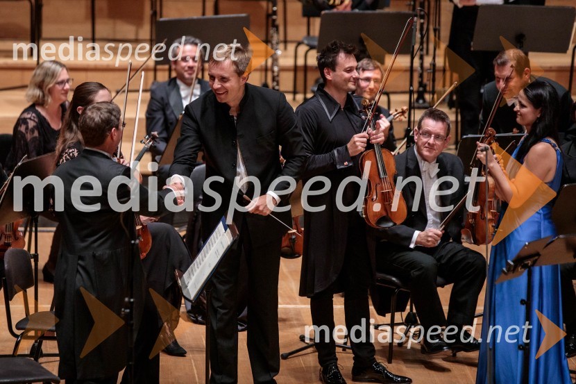  ... ;  Vasiily Petrenko, dirigent;  Maxim Rysanov, violist;  Lana Trotovšek, violinistkaLondonski kraljevi filharmonični orkester, Festival Ljubljana 2022