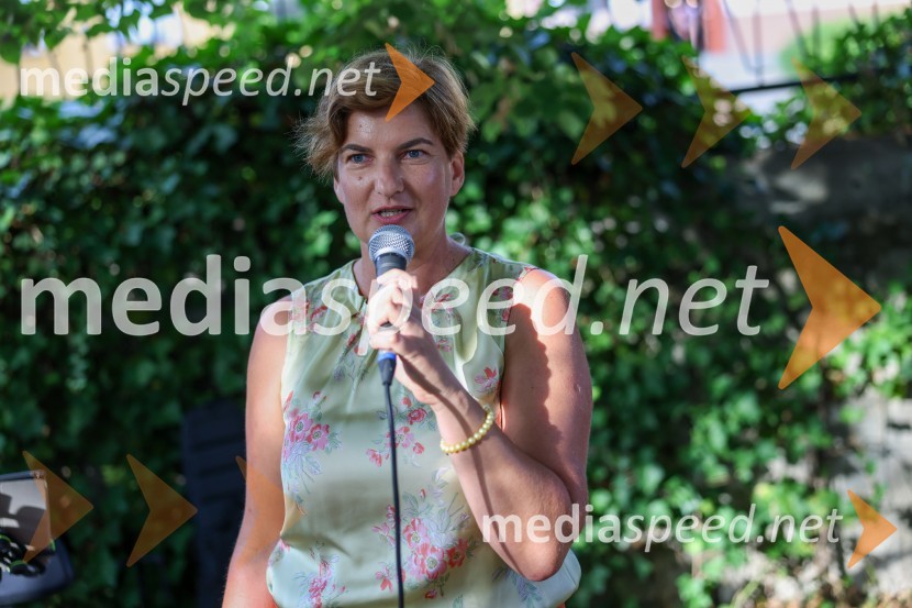  Martina  Bukovec, direktorica, Zavod za turizem in razvoj LendavaVečer vin iz Lendavskih goric in izbor županovega vina