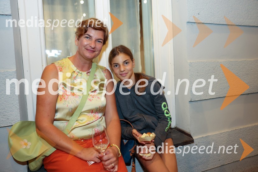  Martina  Bukovec, direktorica, Zavod za turizem in razvoj Lendava;  ... Večer vin iz Lendavskih goric in izbor županovega vina