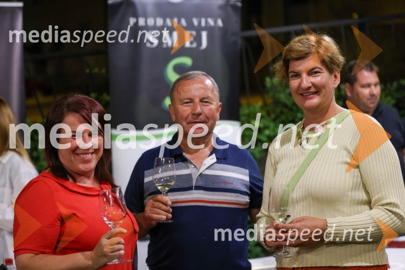  ... ;  ... ;  Martina  Bukovec, direktorica, Zavod za turizem in razvoj LendavaVečer vin iz Lendavskih goric in izbor županovega vina