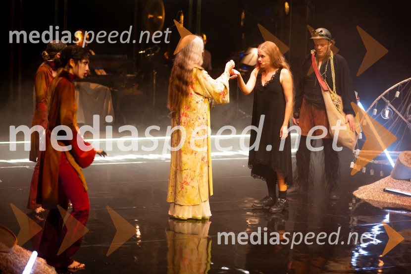  Nataša Tič Ralijan, igralka;  Ana Pavlin, igralkaBoljši svet, mjuzikal