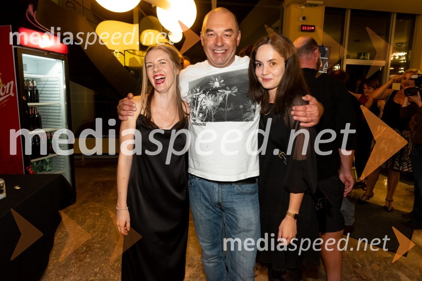  Lena Hribar  Škrlec, igralka;  Gaber K. Trseglav, igralec;  Lara Wolf Završnik, igralkaBoljši svet, mjuzikal