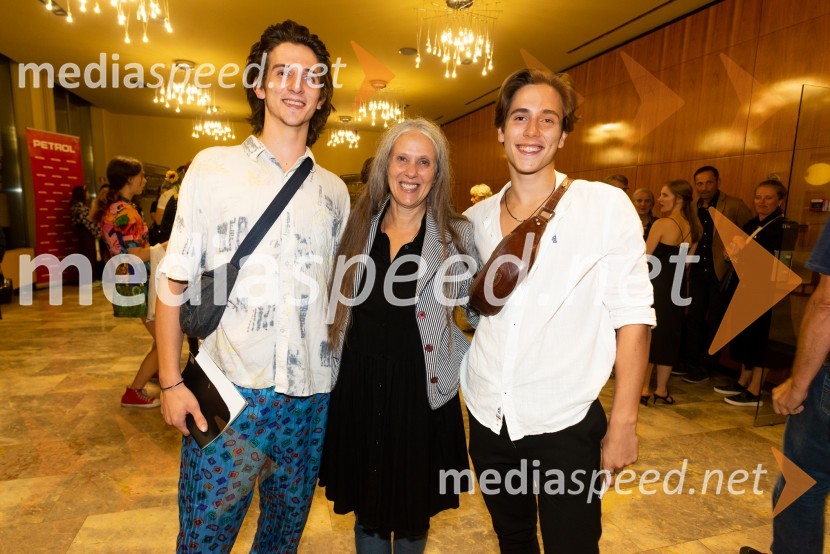  Gal Tič;  Nataša Tič Ralijan, igralka;  Tosja TičBoljši svet, mjuzikal