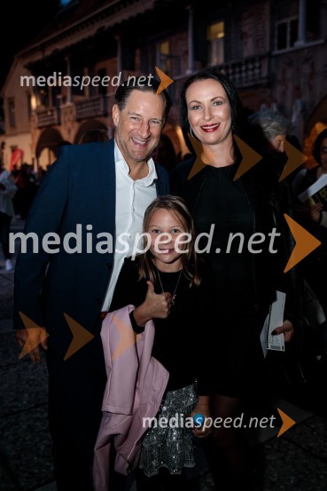  John Denhof, predsednik uprave NKBM;  ... ;  Melita PipušVlado Kreslin z gosti na Festivalu Ljubljana 2022