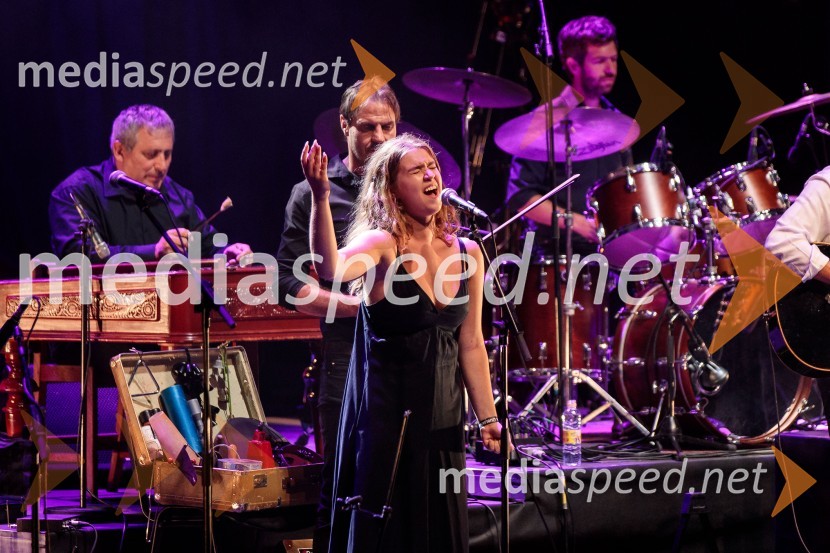  Nina Gvardjančič, pevkaVlado Kreslin z gosti na Festivalu Ljubljana 2022