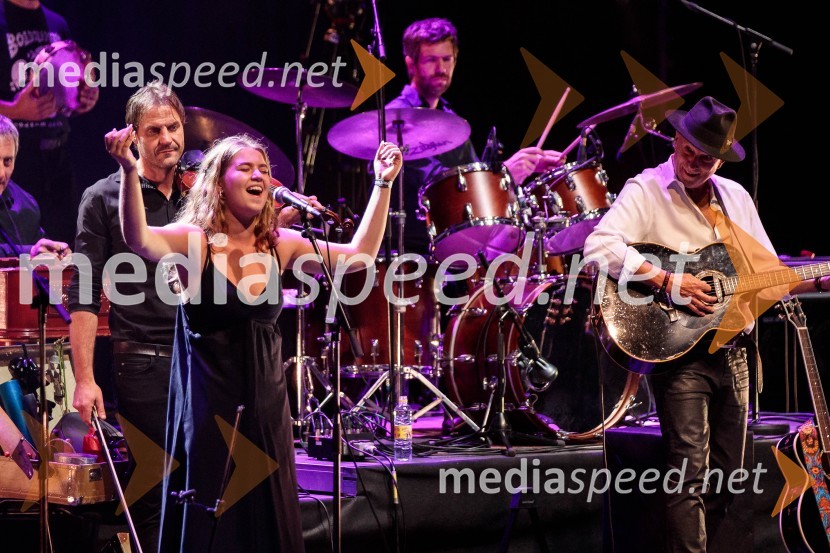  Nina Gvardjančič, pevka;  Vlado Kreslin, glasbenikVlado Kreslin z gosti na Festivalu Ljubljana 2022