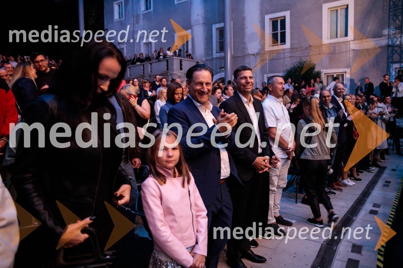  Melita Pipuš;  ... ;  John Denhof, predsednik uprave NKBM;  ... Vlado Kreslin z gosti na Festivalu Ljubljana 2022