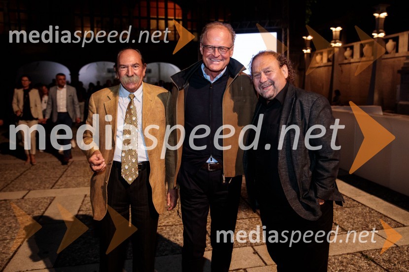  Marijan Zlobec, novinar, kritik;  Janez  Škrabec, direktor Riko d.o.o.;  Darko  Brlek, direktor in umetniški vodja, Festival LjubljanaVlado Kreslin z gosti na Festivalu Ljubljana 2022