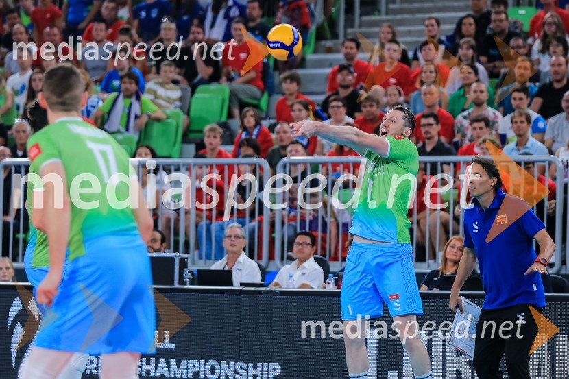  Tonček  Štern, odbojkar;  Gheorghe Crețu, trener odbojkarske reprezentance SlovenijeSlovenci v četrtfinalu svetovnega prvenstva v odbojki 2022