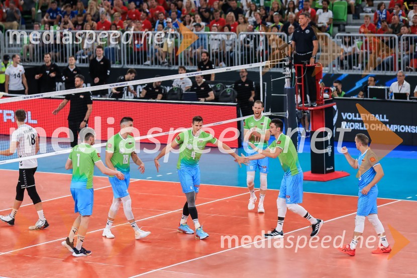  Tonček  Štern, odbojkar;  Klemen Čebulj, odbojkar;  Jan  Kozamernik, odbojkar;  Tine  Urnaut, kapetan slovenske odbojkarske reprezentance;  Dejan  Vinčić, odbojkar;  Jani Kovačič, odbojkarSlovenci v četrtfinalu svetovnega prvenstva v odbojki 2022