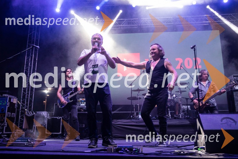  Bor Zuljan, kitarist, Šank rock;  ... ;  Matjaž Jelen, pevec, skupina Šank Rock;  Cvetko Polak, basist, skupina Šank RockSlovenci v četrtfinalu svetovnega prvenstva v odbojki 2022