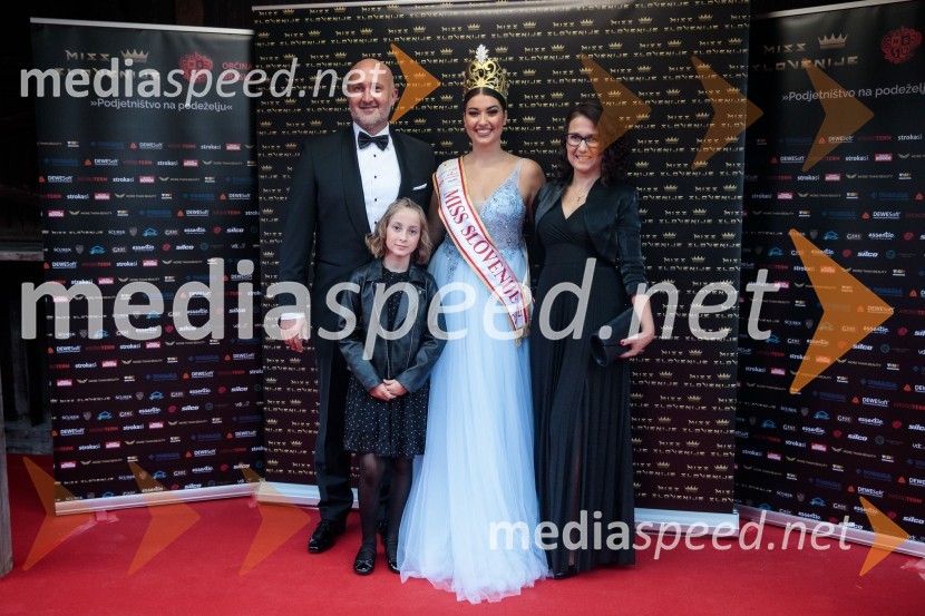  Tomaž Žohar, župan občine Braslovče;  ... ;  Maja Čolić, Miss Slovenije 2020/21;  ... Miss Slovenije 2022 je Ljubljančanka Vida Milivojša