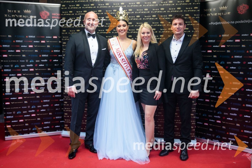  Tomaž Žohar, župan občine Braslovče;  Maja Čolić, Miss Slovenije 2020/21;  ... ;  ... Miss Slovenije 2022 je Ljubljančanka Vida Milivojša