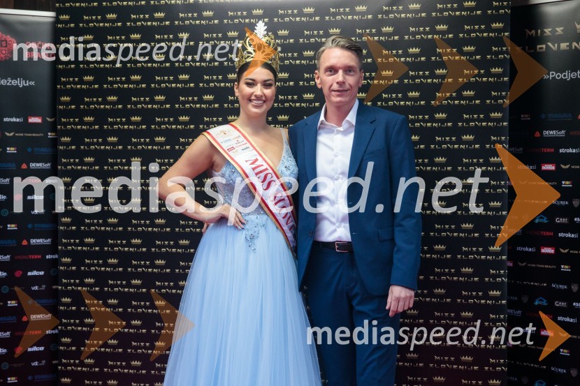  Maja Čolić, Miss Slovenije 2020/21;  David Miško, Skupina Stroka.si, pomočnik direktorja za marketingMiss Slovenije 2022 je Ljubljančanka Vida Milivojša