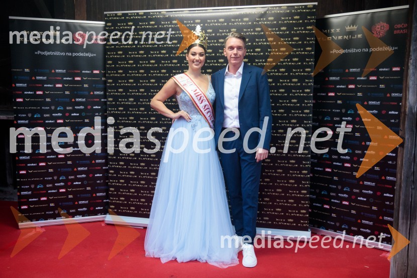  Maja Čolić, Miss Slovenije 2020/21;  David Miško, Skupina Stroka.si, pomočnik direktorja za marketingMiss Slovenije 2022 je Ljubljančanka Vida Milivojša