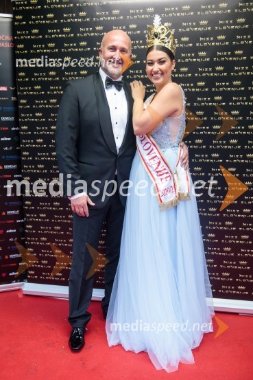 Tomaž Žohar, župan občine Braslovče;  Maja Čolić, Miss Slovenije 2020/21Miss Slovenije 2022 je Ljubljančanka Vida Milivojša